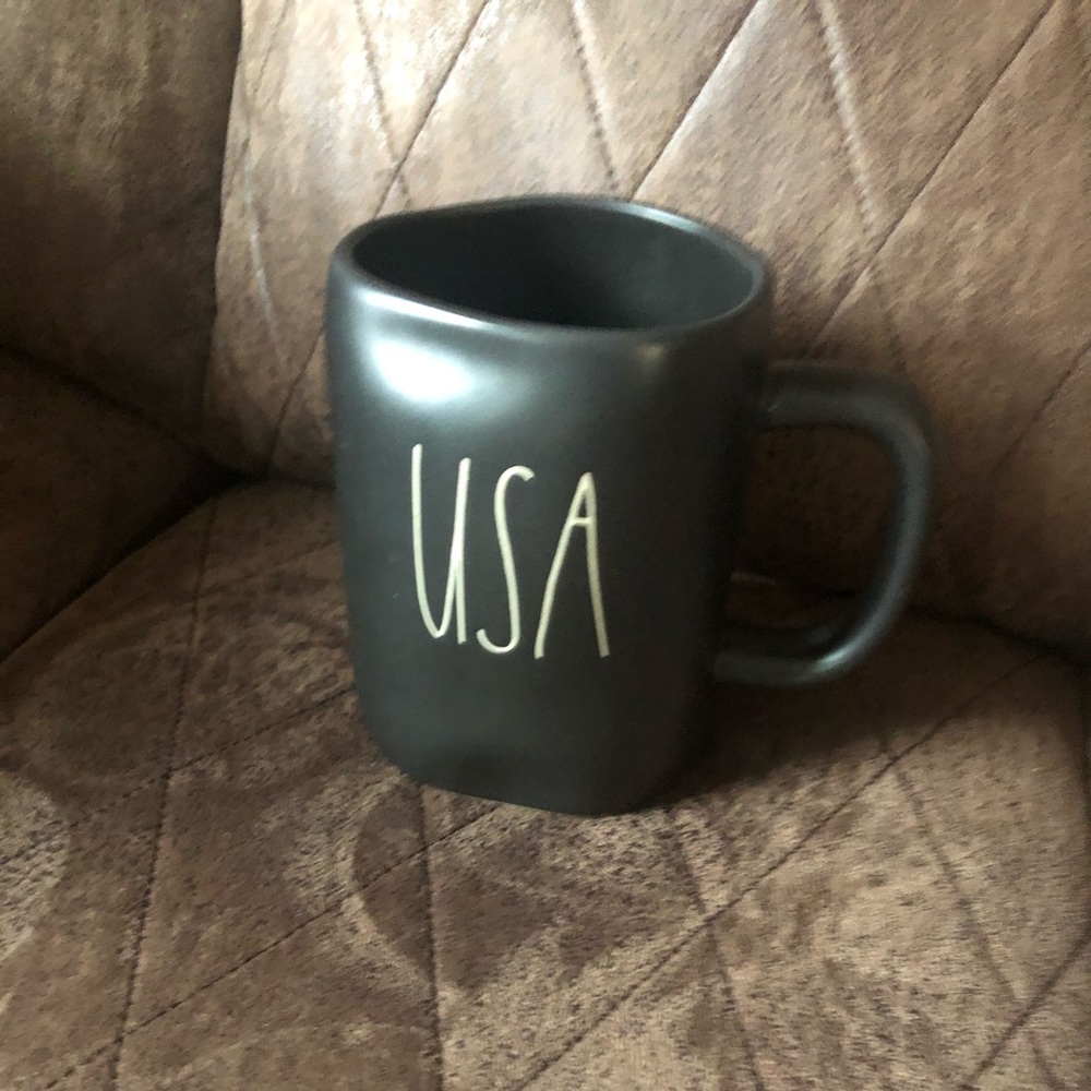 Rae Dunn USA mug. Black